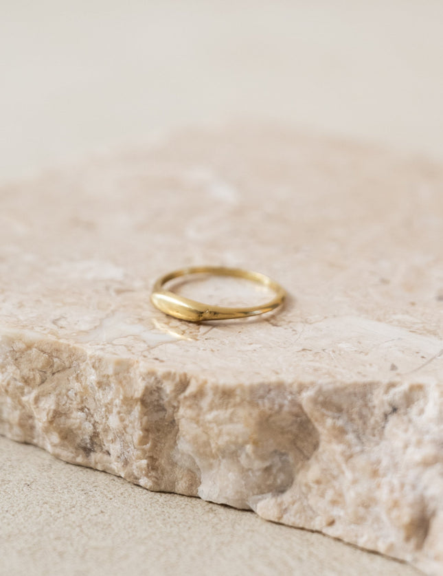 Ring Tiny Signet Gold - Things I Like Things I Love