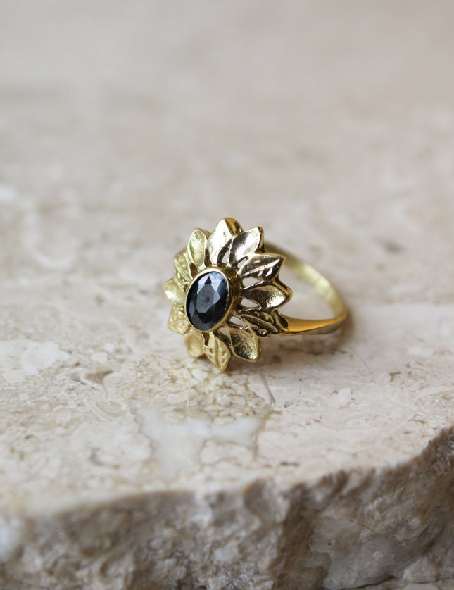 Ring Onyx Vintage Flower Gold - Things I Like Things I Love