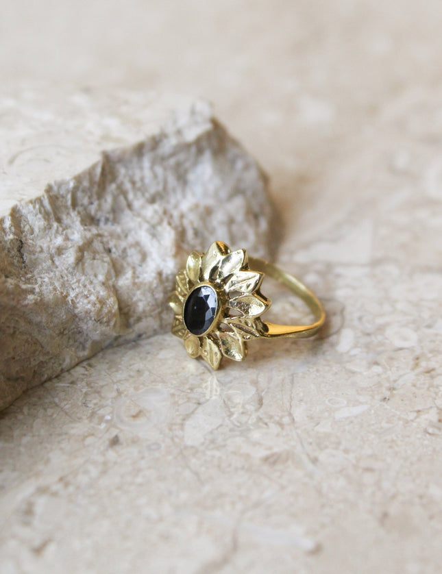 Ring Onyx Vintage Flower Gold - Things I Like Things I Love